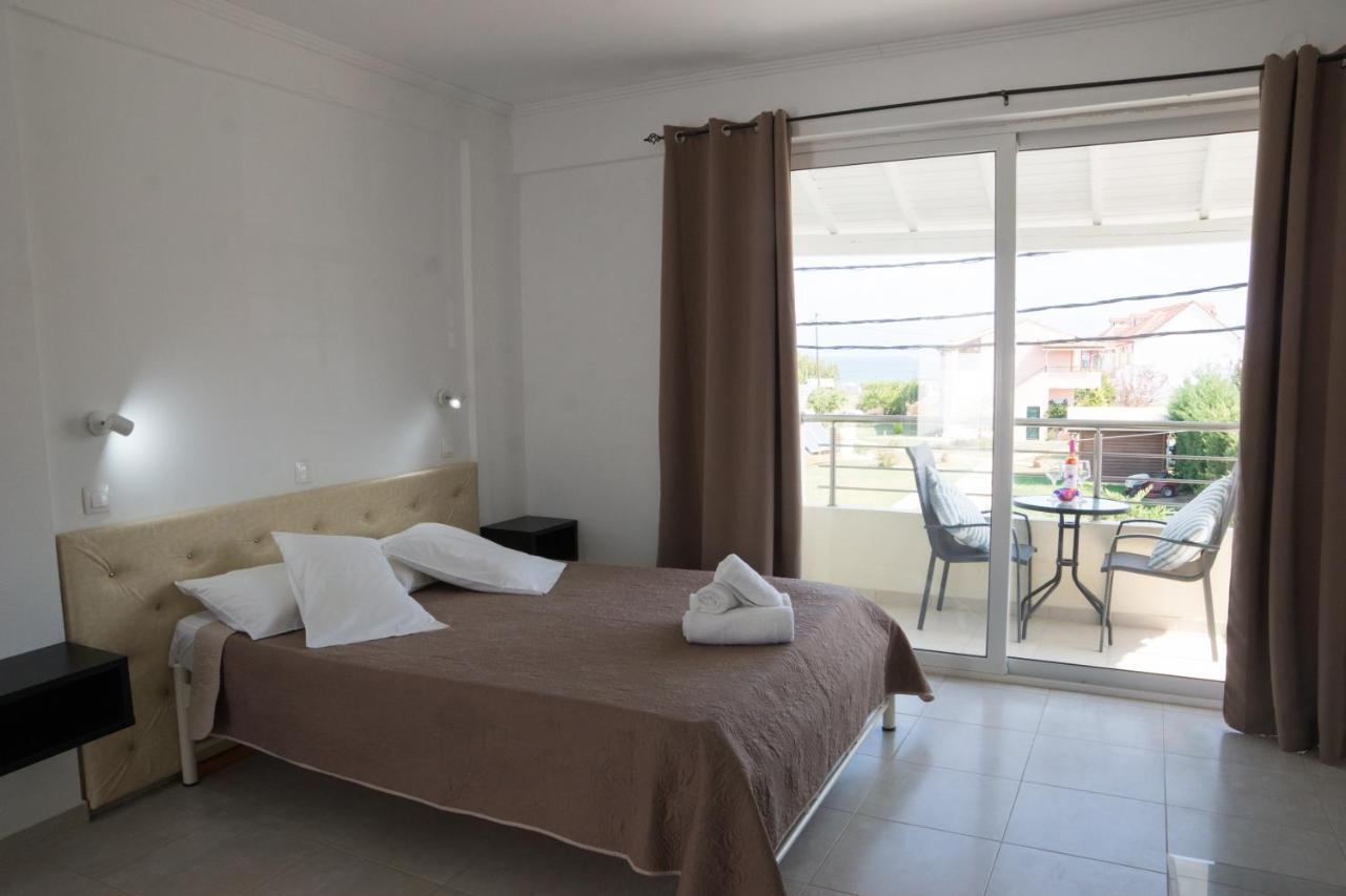 Jessica'S Studios & Apartments Kávos Екстериор снимка