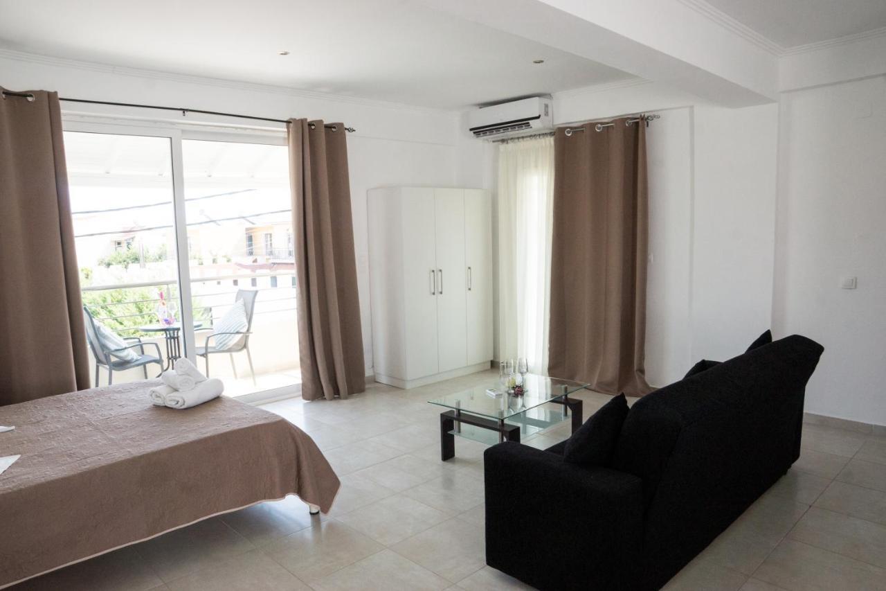 Jessica'S Studios & Apartments Kávos Екстериор снимка